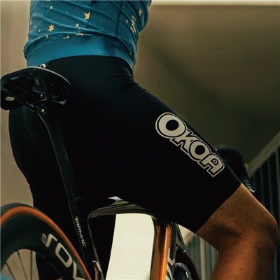 Prečo sú cyklistické šortky s náprsníkom lepšie ako bežné cyklistické šortky?